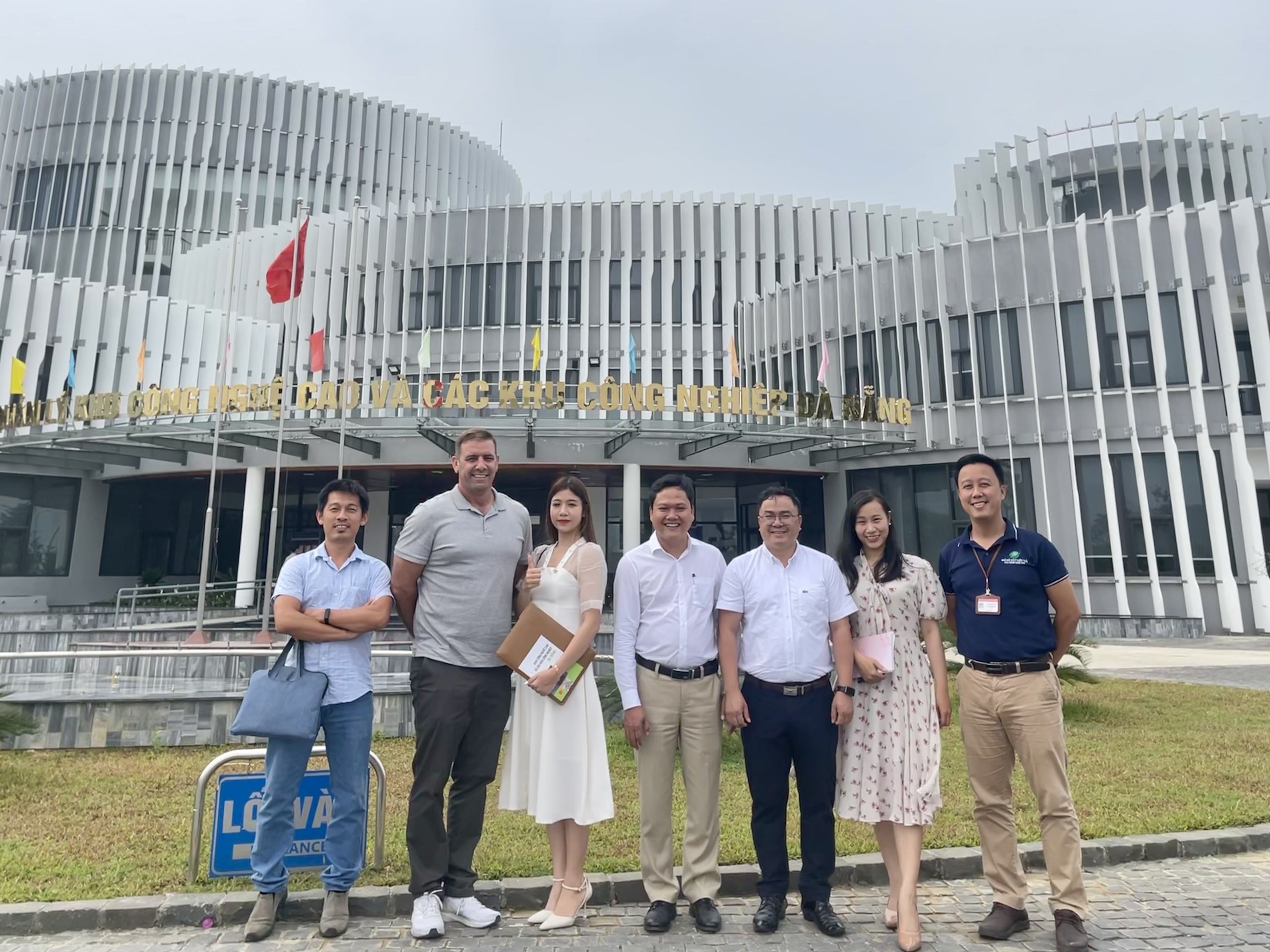 Lãnh đạo XIXO làm việc với Khu CNC Đà Nẵng trong khuôn khổ hợp tác xúc tiến đầu tư và số hoá cho Khu CNC Đà Nẵng Lãnh đạo XIXO làm việc với Khu CNC Đà Nẵng trong khuôn khổ hợp tác xúc tiến đầu tư và số hoá cho Khu CNC Đà Nẵng