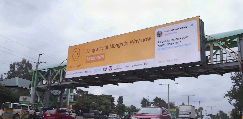 Bảng hiển thị chất lượng không khí ở một con đường tại thủ đô Nairobi, Kenya, tháng 9/2021 | Ảnh: UNEP Bảng hiển thị chất lượng không khí ở một con đường tại thủ đô Nairobi, Kenya, tháng 9/2021 | Ảnh: UNEP