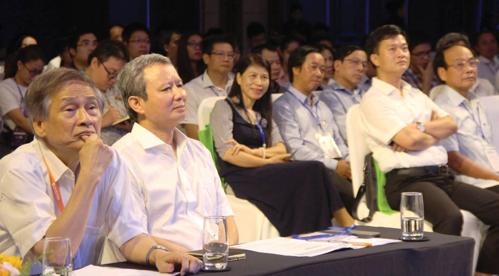 UVTƯ Đảng, Bí thư Tỉnh ủy Lê Trường Lưu (thứ 2, từ trái qua) cùng các đại biểu, diễn giả tại diễn đàn. Ảnh: Phan Thành UVTƯ Đảng, Bí thư Tỉnh ủy Lê Trường Lưu (thứ 2, từ trái qua) cùng các đại biểu, diễn giả tại diễn đàn. Ảnh: Phan Thành