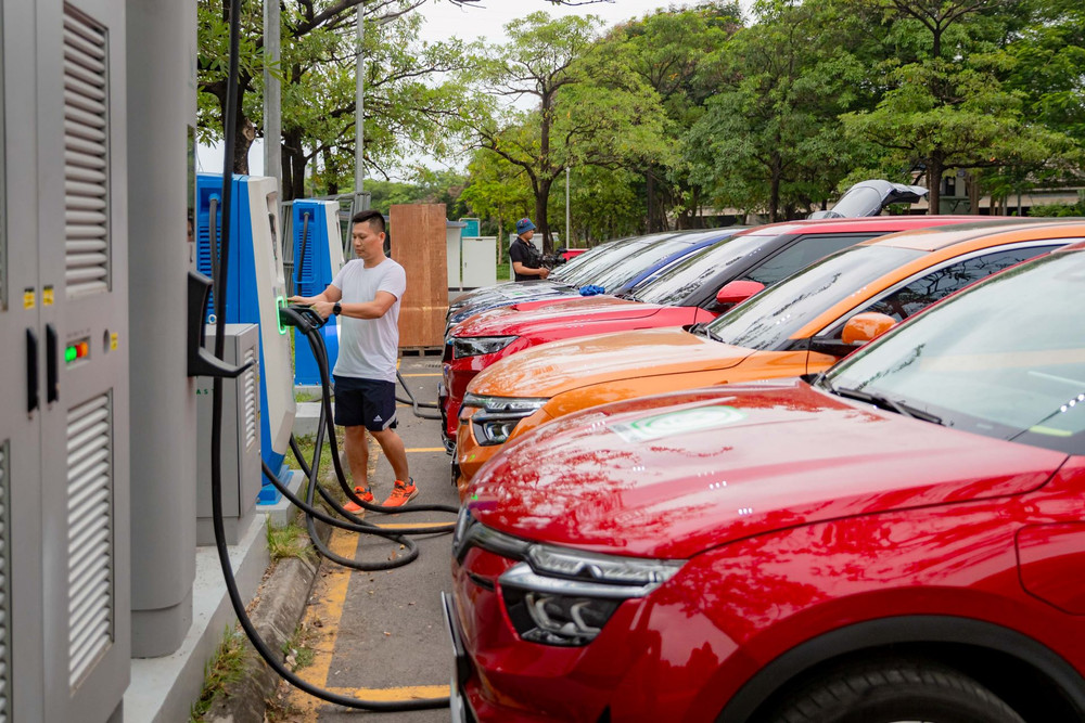 Một trạm sạc xe điện. Một trạm sạc xe điện.