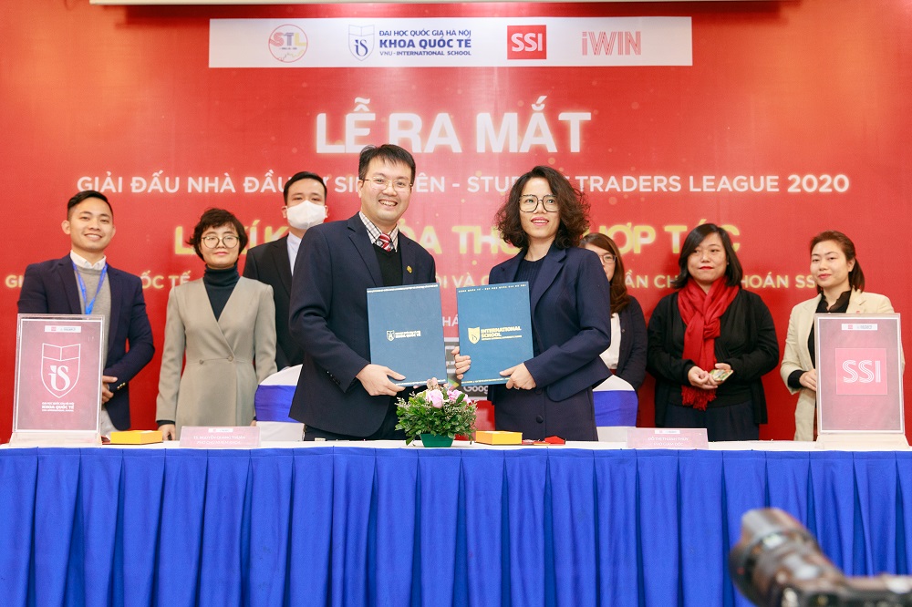 Khoa Quốc tế và công ty chứng khoán SSI ký biên bản hợp tác ngày 18/12 trong việc đào tạo nhân lực | Nguồn: BTC Khoa Quốc tế và công ty chứng khoán SSI ký biên bản hợp tác ngày 18/12 trong việc đào tạo nhân lực | Nguồn: BTC